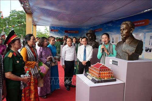 Trưng bày chuyên đề 'Miền Nam nhớ mãi ơn Người'