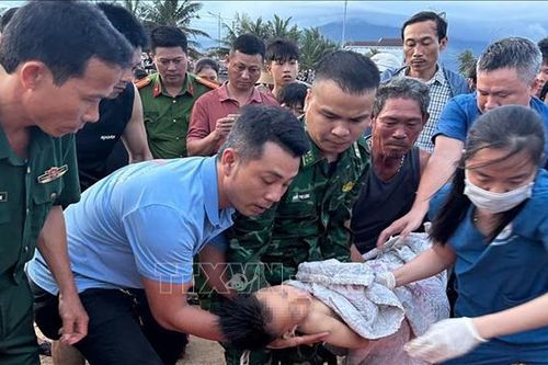 Kịp thời cứu sống cháu bé bị đuối nước khi tắm biển