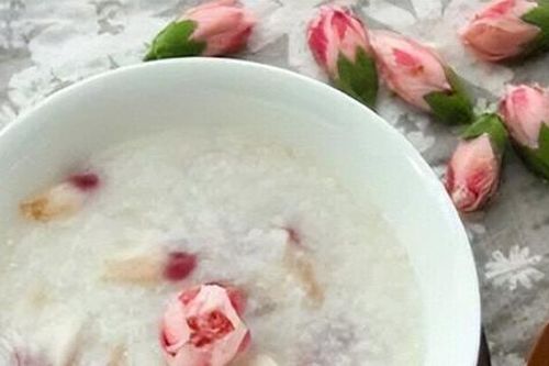 Loài cây ven đường quen thuộc bỗng 'lên đời' thành món ăn gây tò mò