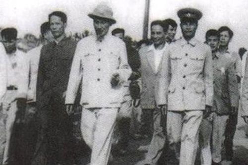 Cận cảnh ao sen nơi ghi dấu hình ảnh Bác Hồ khi về thăm Hà Tĩnh