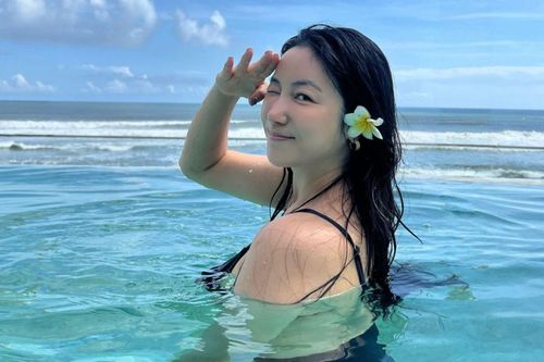 Nữ diễn viên Kim Ok Bin khoe nhan sắc rạng rỡ ở tuổi U40