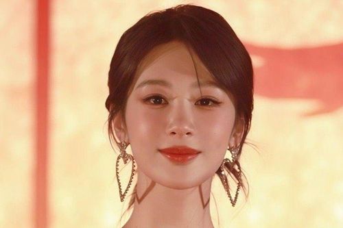 Dương Tử chứng minh thực lực 'đáng gờm' với 3 siêu phẩm lọt đề cử Kim Ưng