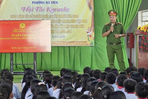 Tuyên truyền pháp luật đến học sinh Trường Phổ thông Dân tộc nội trú Trung học cơ sở Hà Tiên