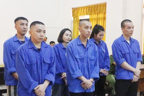 Buôn bán hàng cấm, 6 bị cáo lãnh 49 năm tù