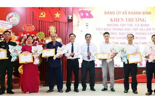 Xã Khánh Bình tôn vinh tập thể, cá nhân tiêu biểu trong học tập và làm theo Bác