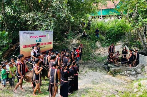 Phục dựng nghi lễ truyền thống, giữ gìn bản sắc