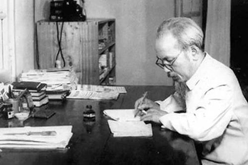 Sách 'Di chúc của Bác Hồ - Một giáo trình tiếng Việt độc đáo' in lần thứ 9