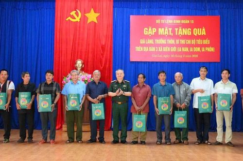 Binh đoàn 15 gặp mặt già làng, trưởng thôn, bí thư chi bộ tiêu biểu
