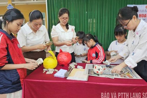 Học sinh làm theo lời Bác