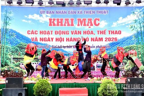 Đông đảo người dân và du khách trẩy hội Háng Pò năm 2026