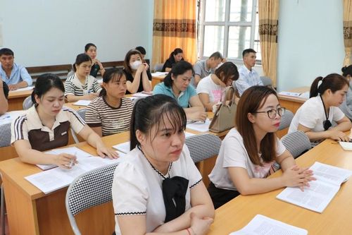 Khai giảng lớp bồi dưỡng lý luận chính trị cho đảng viên mới