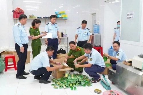 Tây Ninh: Phát hiện loại dầu gió quen thuộc với người Việt bị làm giả quy mô lớn