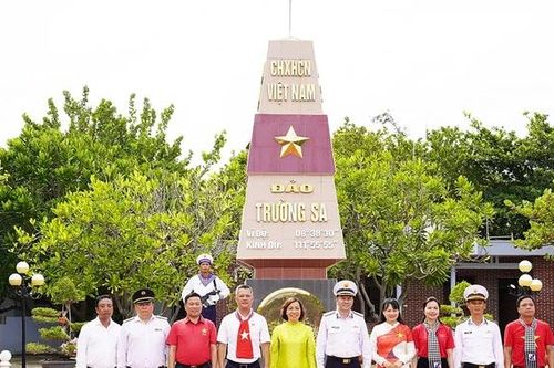 Đoàn công tác tỉnh Phú Thọ hoàn thành chuyến thăm quân dân Trường Sa và Nhà giàn DK1