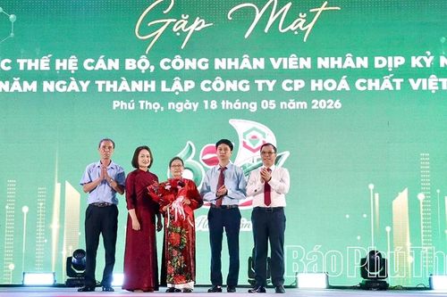 Gặp mặt các thế hệ cán bộ, công nhân viên nhân kỷ niệm 65 năm ngày thành lập Công ty Cổ phần Hóa chất Việt Trì