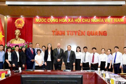 Chủ tịch UBND tỉnh Phan Huy Ngọc tiếp Đại sứ Đặc mệnh toàn quyền Thụy Sĩ tại Việt Nam