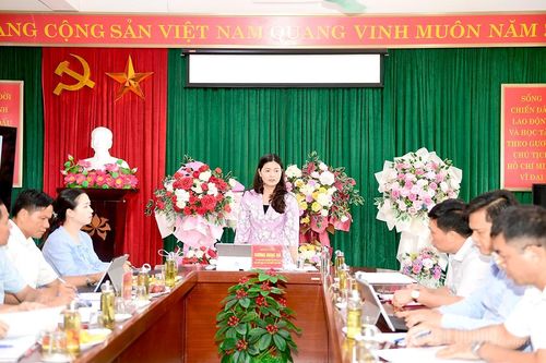 Phó Chủ tịch UBND tỉnh Vương Ngọc Hà làm việc với Trường Phổ thông Dân tộc nội trú ATK Sơn Dương