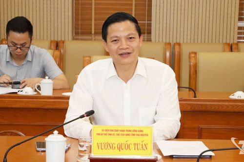 Đồng chí Vương Quốc Tuấn làm việc với đại diện một số doanh nghiệp tìm hiểu đầu tư tại Thái Nguyên