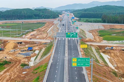 Bộ Xây dựng đề xuất ưu tiên mở rộng ngay các tuyến cao tốc 2 làn xe