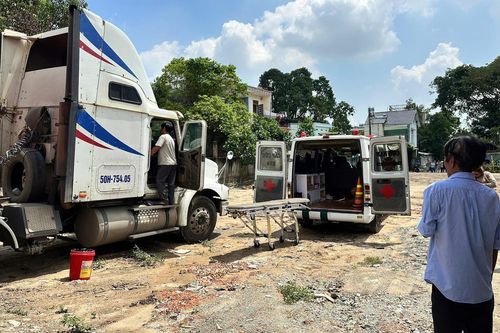 TP.HCM: Tài xế 71 tuổi tử vong trong cabin xe đầu kéo container