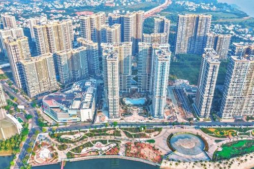 Thanh khoản thị trường ì ạch, vì sao nhiều chủ đầu tư vẫn đua 'bung hàng' mới?