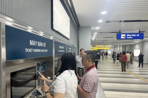 Triển khai 'ATM vé nghĩa tình' hỗ trợ người khó khăn đi metro số 1