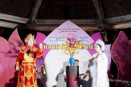 Cải lương ngân vang giữa phố đi bộ hồ Hoàn Kiếm