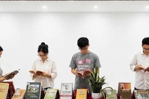 Trưng bày sách, báo chuyên đề 'Hồ Chí Minh – Hành trình vì độc lập, tự do của dân tộc'