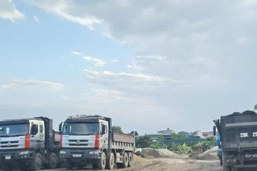 Chính quyền xã Hoài Đức ra 'tối hậu thư' với các cơ sở kinh doanh vật liệu xây dựng trái phép