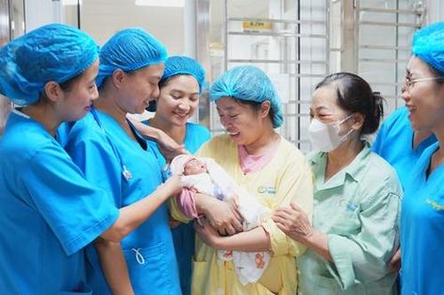 Hành trình 86 ngày nuôi sống bé sơ sinh non tháng của y bác sĩ ở Quảng Ninh