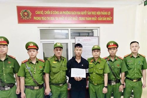 Khống chế đối tượng cướp giật tại hiệu vàng trên phố Vọng
