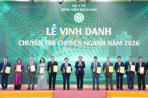 Bệnh viện Bạch Mai vinh danh 329 chuyên gia và người tài năng