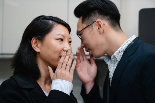 Vì sao tin giả dễ đánh lừa con người?