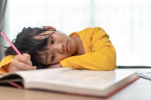 Dấu hiệu trẻ thiếu sắt ba mẹ không nên bỏ qua