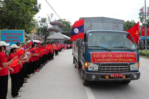 Tổ quốc đón các anh trở về đất mẹ