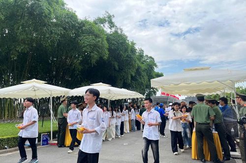 20.000 suất quà phục vụ du khách đến viếng Lăng Bác
