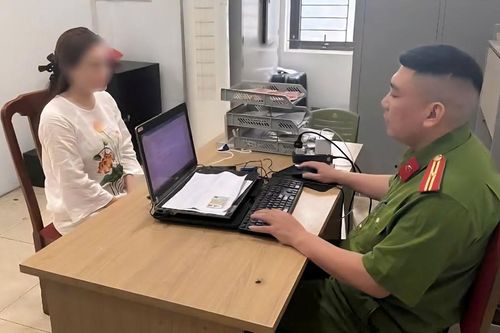 Xử lý người phụ nữ chửi bới, tát tài xế ô tô sau va chạm xe
