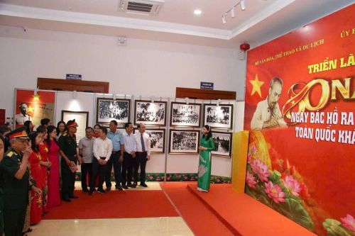 Khai mạc triển lãm '80 năm Bác Hồ ra Lời kêu gọi Toàn quốc kháng chiến'