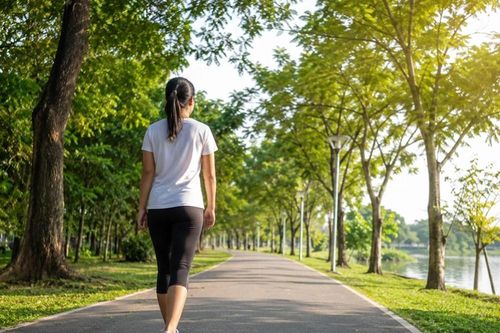 Đi bộ một lần nữa lại được chú ý, bác sĩ phát hiện: Càng đi bộ nhiều mạch máu càng sạch hơn?
