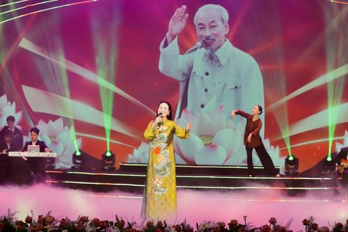 Chương trình nghệ thuật chính luận 'Sáng mãi tên Người'