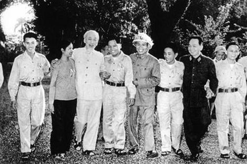 Sắt son một lòng hướng về Bác