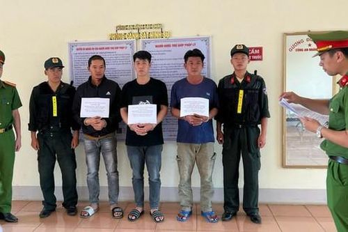 Phá đường dây làm giả giấy tờ quy mô lớn