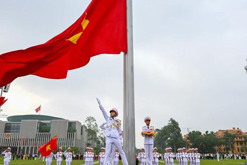 [Ảnh] 25 năm Lễ Thượng cờ trên Quảng trường Ba Đình