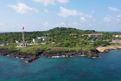 Lễ dâng hương tưởng nhớ Chủ tịch Hồ Chí Minh tại đặc khu Cồn Cỏ