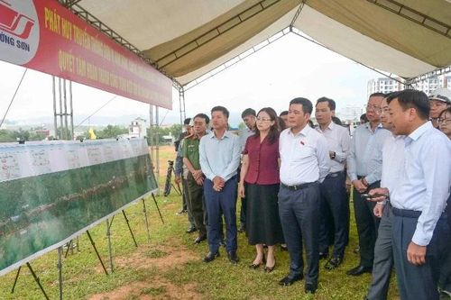 Phó Chủ tịch Quốc hội Nguyễn Hồng Diên làm việc với tỉnh Lào Cai