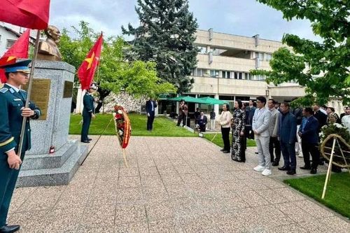 Tuổi trẻ Việt Nam tại Bulgaria học tập và làm theo tư tưởng, đạo đức, phong cách Hồ Chí Minh
