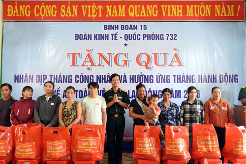Đoàn KT-QP 732 trao tặng 200 phần quà cho đoàn viên công đoàn, người lao động có hoàn cảnh khó khăn