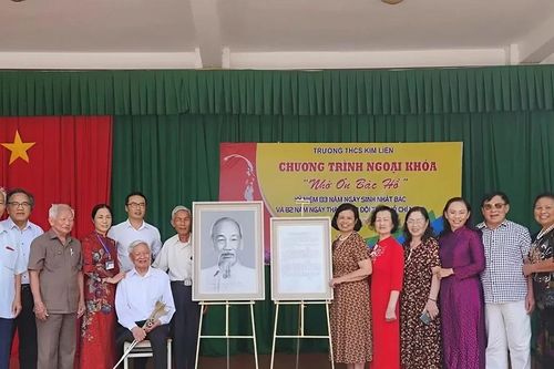 Hành trình tìm lại kỷ vật Bác Hồ gửi thầy trò quê hương Kim Liên