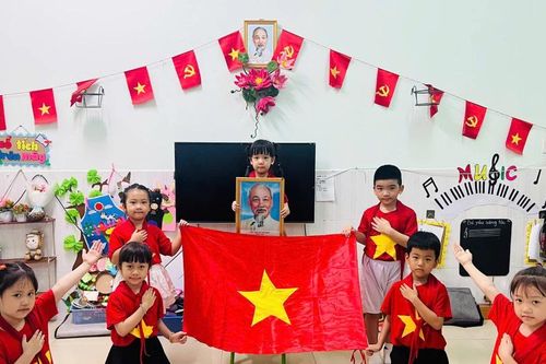 Bồi đắp lý tưởng sống đẹp cho học sinh Đà Nẵng từ những câu chuyện về Bác