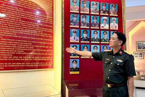 Người 'giữ lửa truyền thống' trong Bảo tàng Binh chủng Đặc công