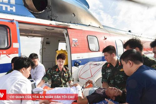 Xuyên đêm cấp cứu ngư dân gặp nạn từ Trường Sa